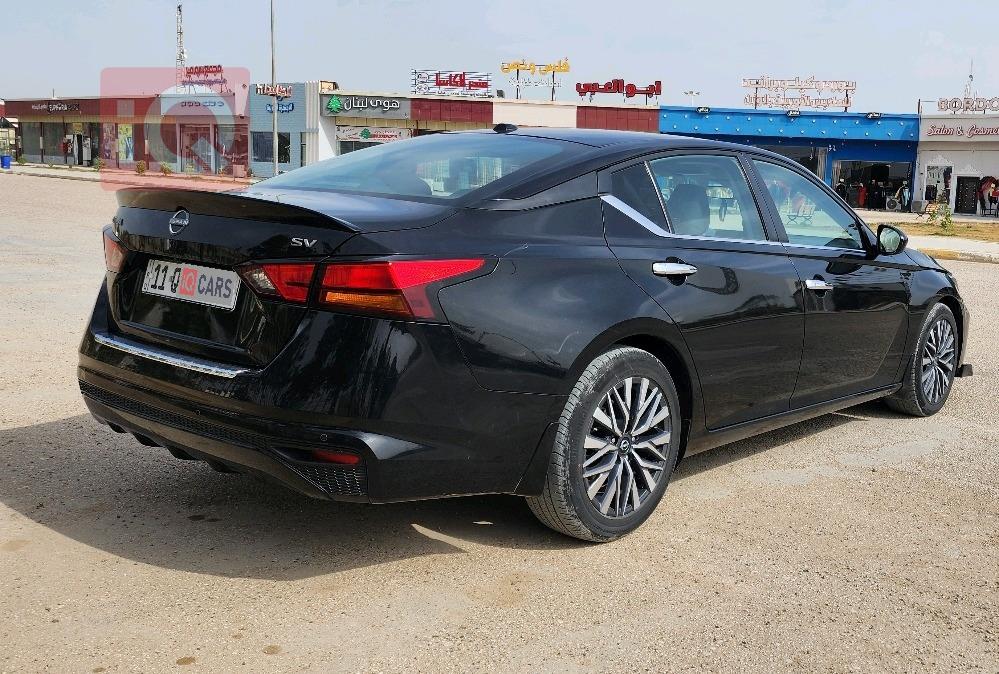 نيسان ألتيما